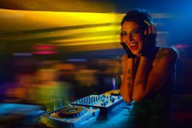 DJ Берна Озтюрк в Мандалине